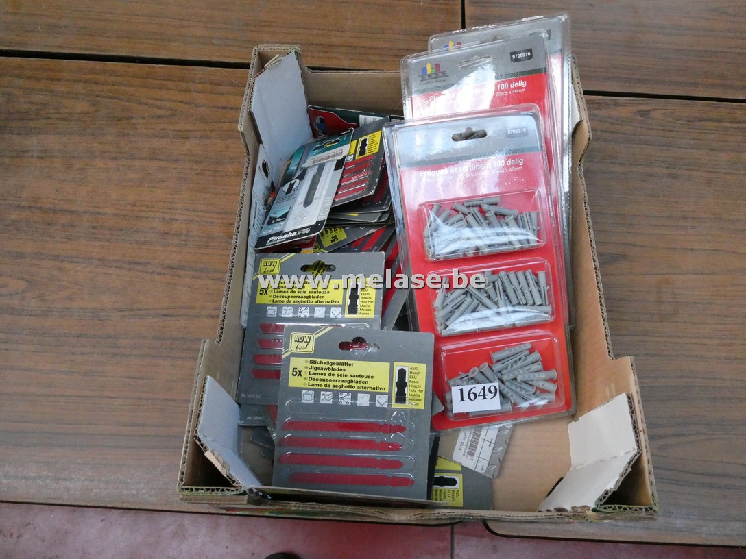 Diverse pluggen + decoupeerzaagbladen