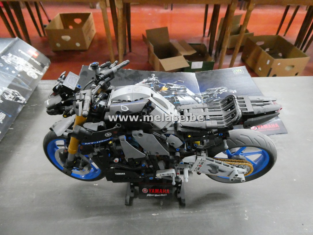 Lego Technic "Moto Yamaha MT-10SP"