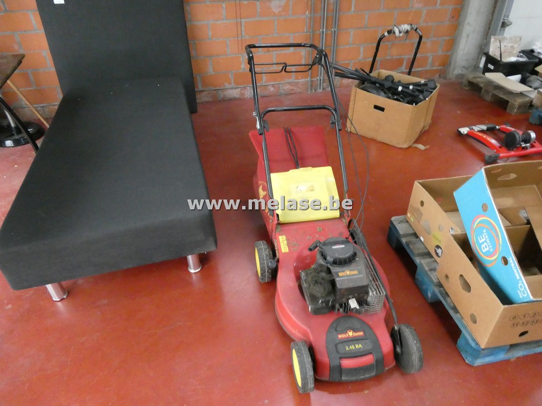 Benzine grasmaaier "Wolf Garten"