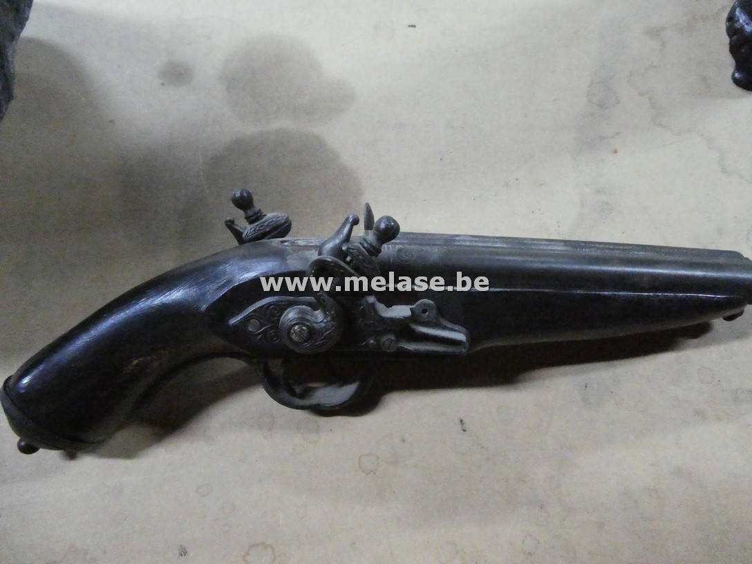 Antiek vuursteenpistool of een replica in 18e-eeuwse stijl