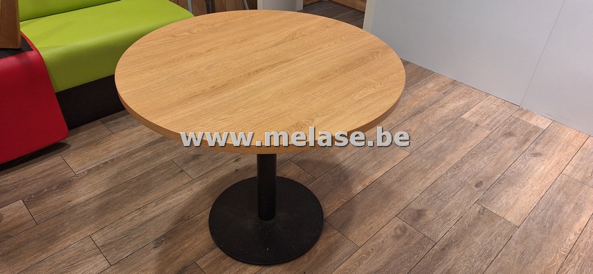 Ronde tafel "metalen voet - blad in hout"