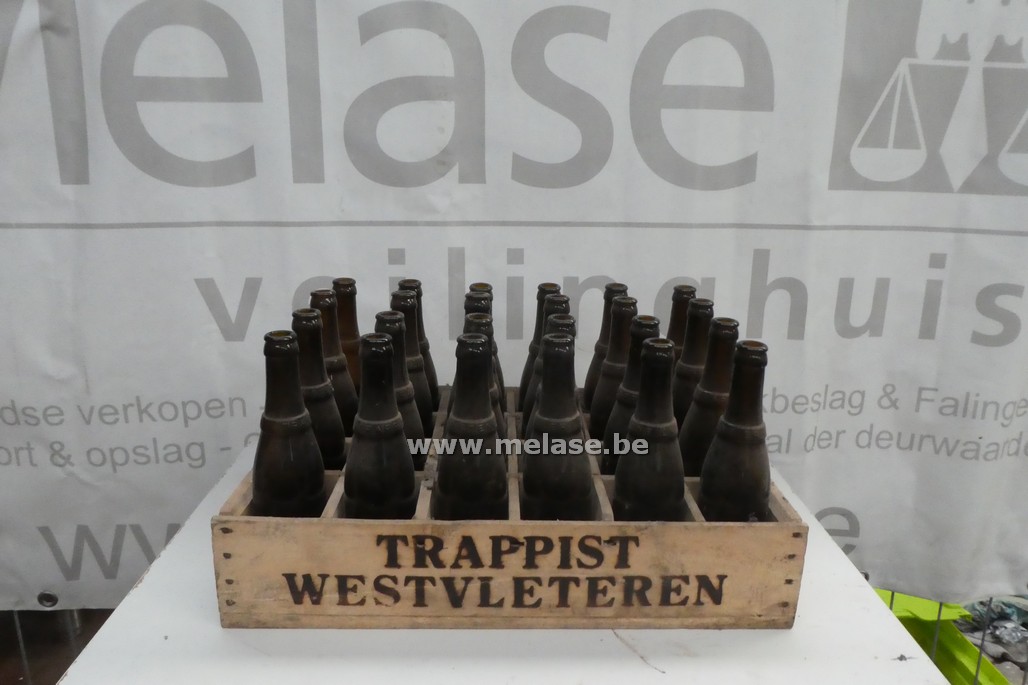 Houten bak met flesjes "Westvleteren"