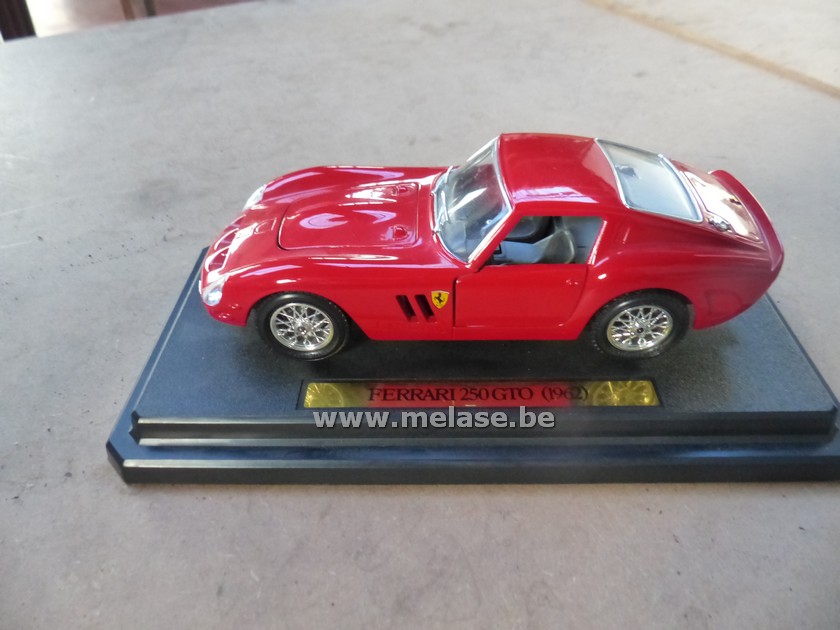 Miniatuurauto "Ferrari 250 GTO - rood"