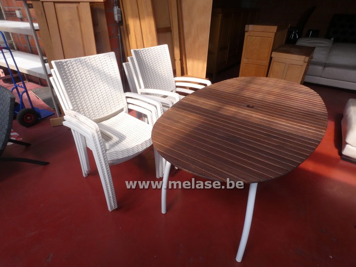 Ovalen tuintafel + 6 witte stoelen