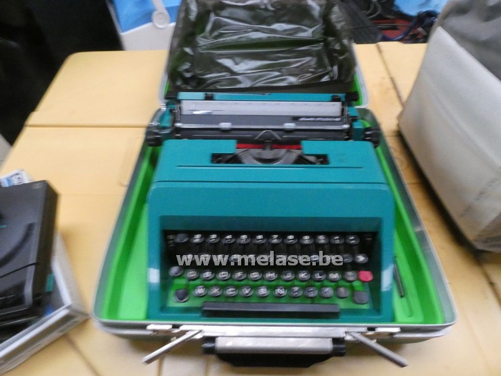 Oude typemachine "Olivetti studio 45"