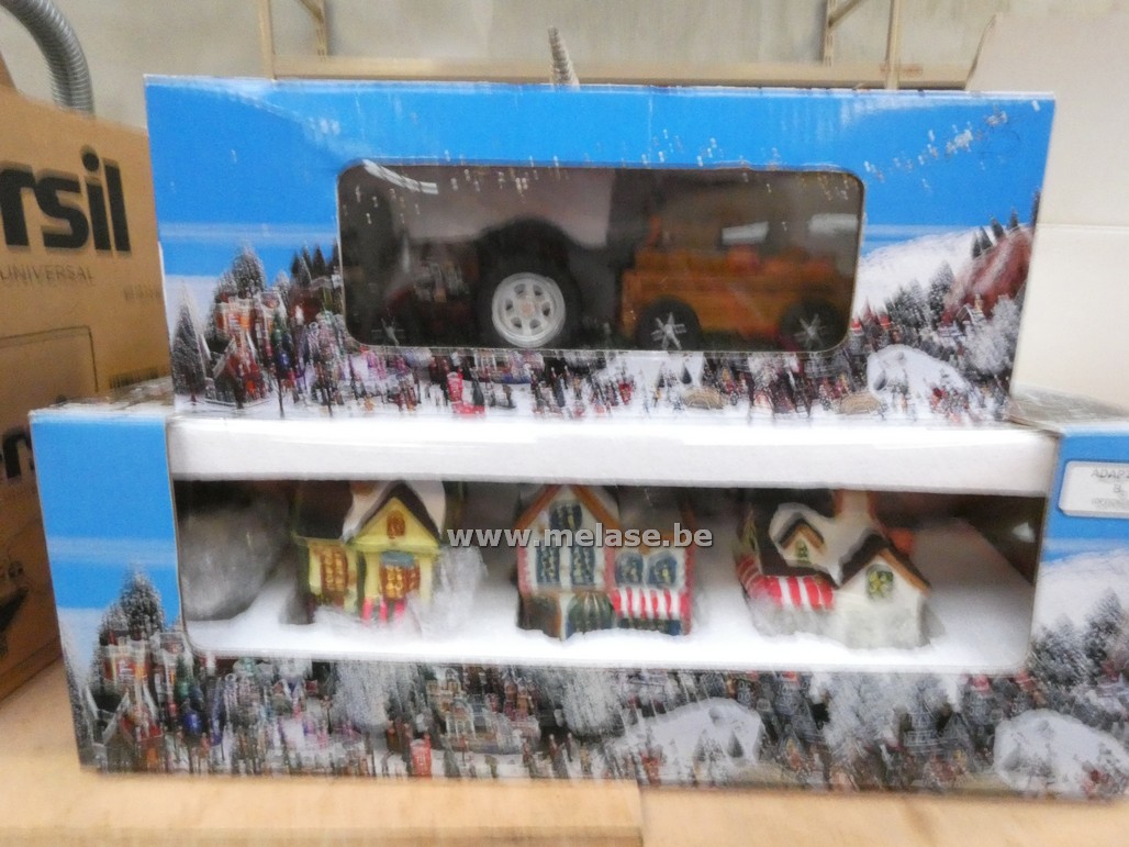 Kerstdorp + tractor met kar