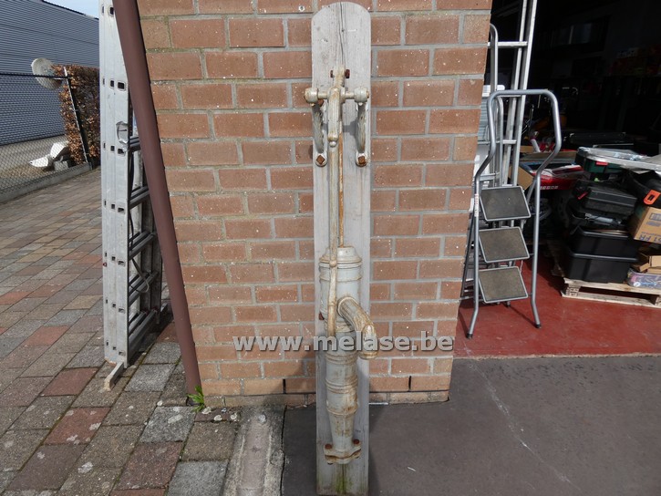 Handpomp voor waterput