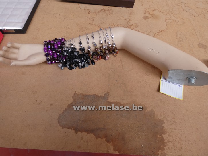 Armbanden "op paspoparm"