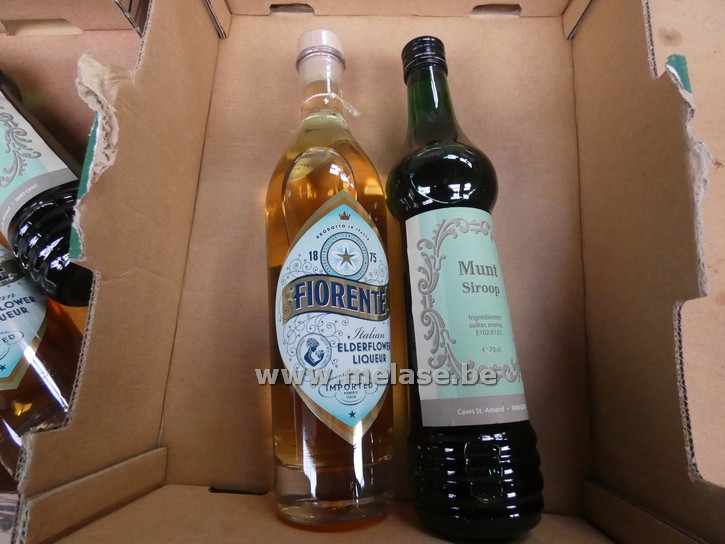 Fles "Fiorente vlierbloesemlikeur" + fles "muntsiroop"