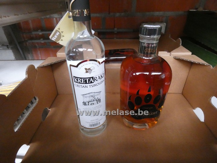 Fles "Kreta Raki"+ fles "Orange Likeur"