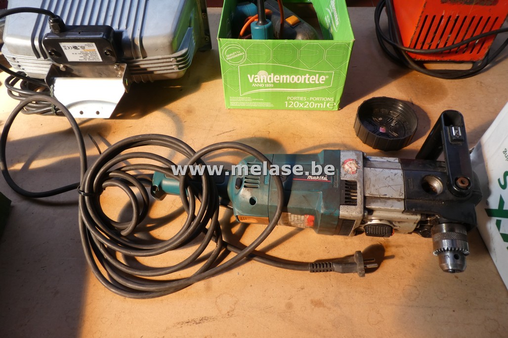 Haakse boormachine "Makita"