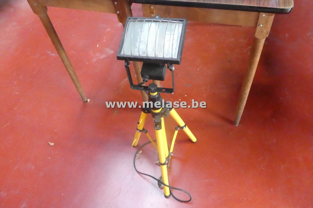 Werflamp op voet
