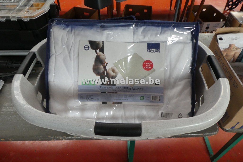 Wasmand en zomerdekbed