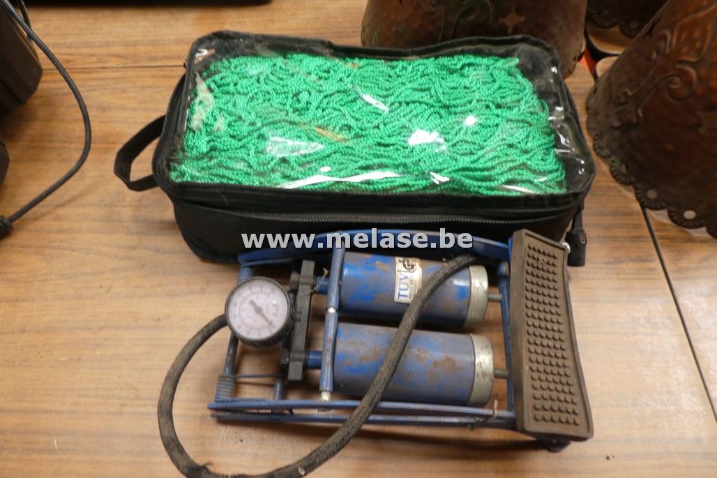 Aanhangwagennet + voetpomp