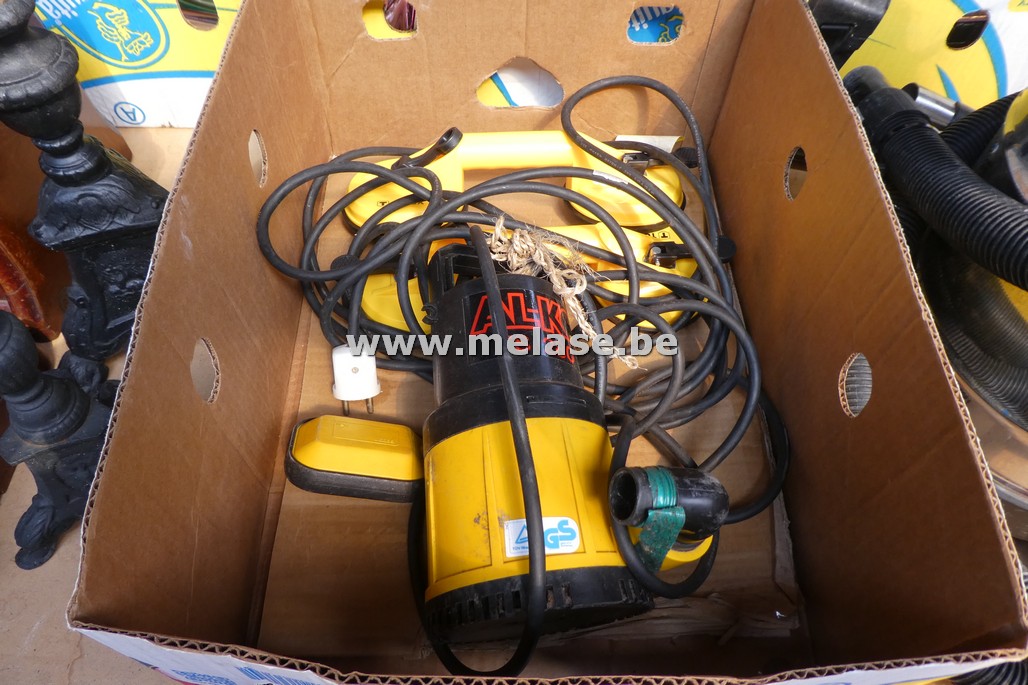 Dompelpomp + 2 zuignappen "Topex"