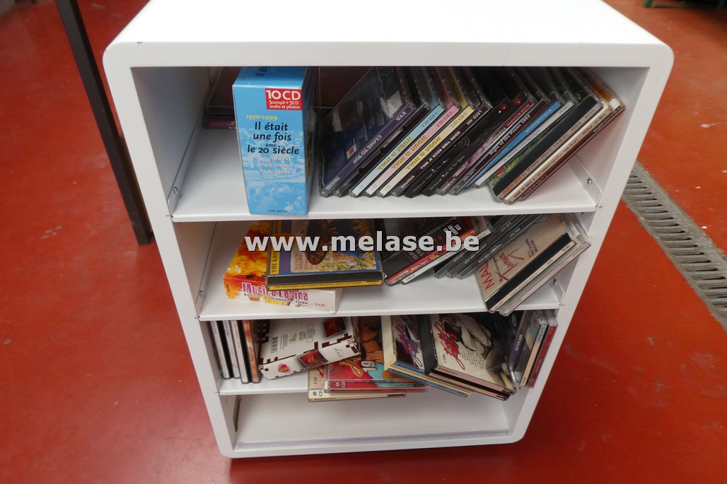 Modern CD-kastje + inhoud
