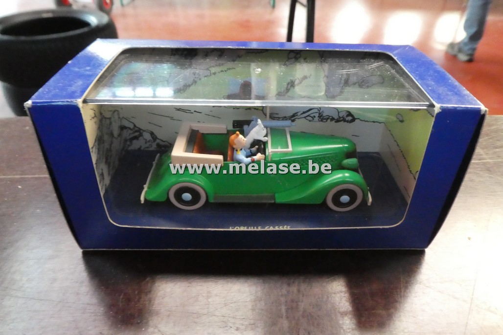 Miniatuur auto uit Kuifjestrip "De Mitrailleurwagen uit "Het Gebroken Oor"