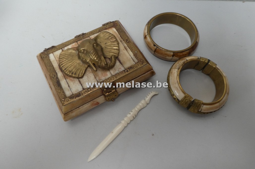 Doosje - armbanden en brievenopener "been - ivoor"