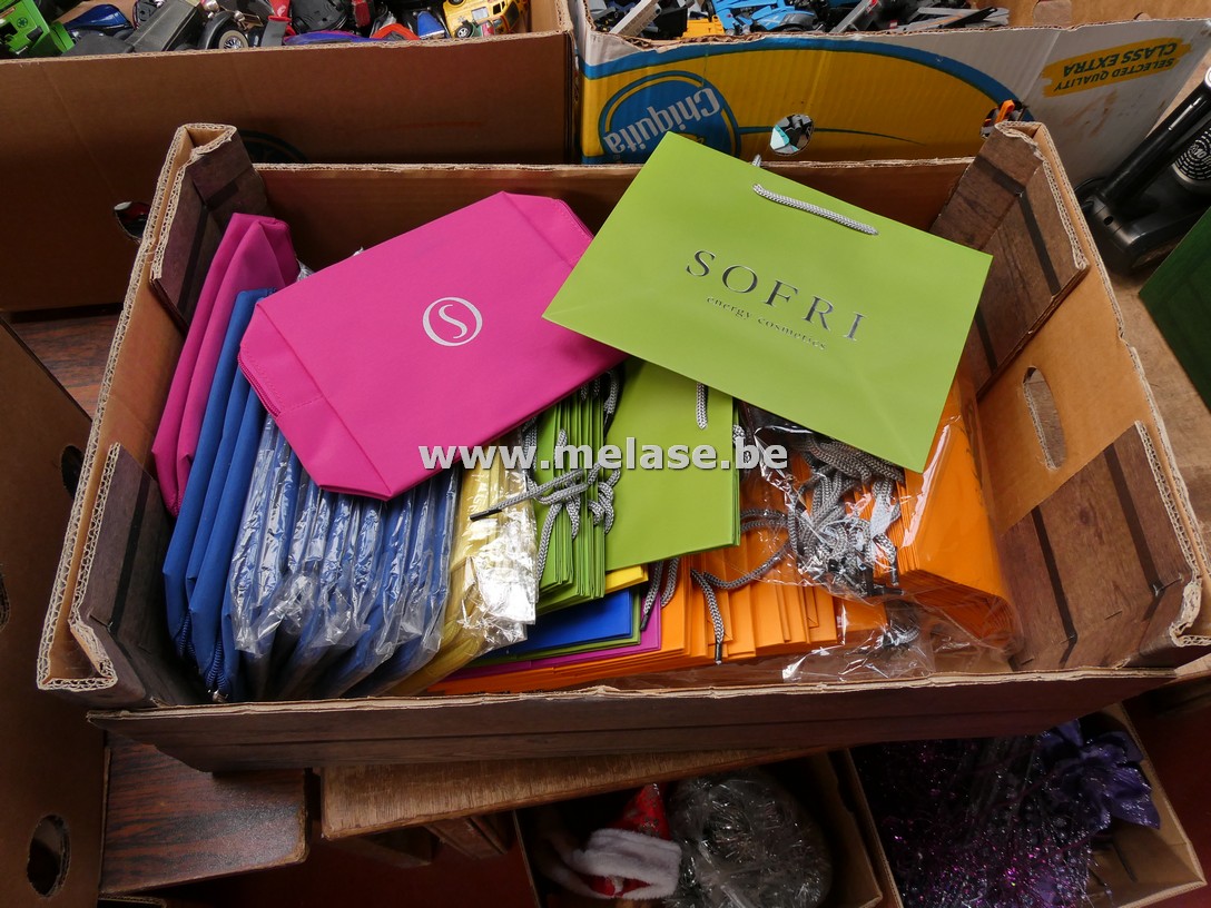Doos gekleurde tasjes