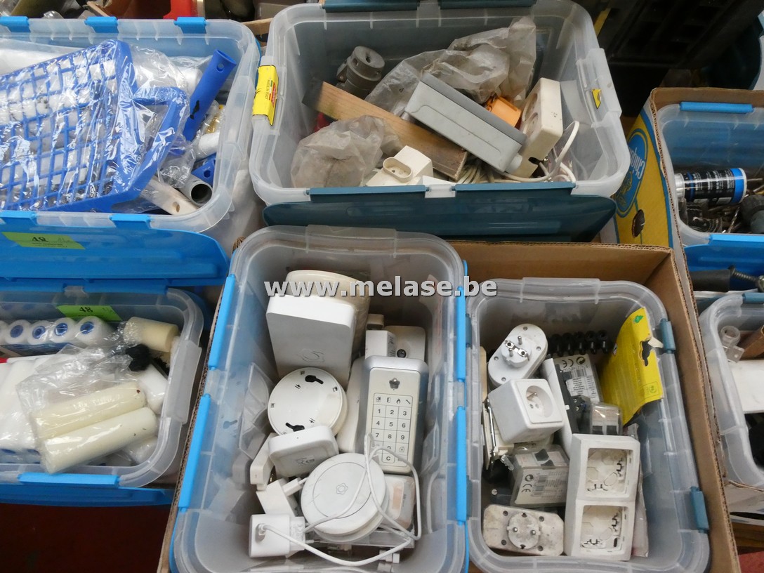 Doos divers gereedschap "elektriciteitsvaria"