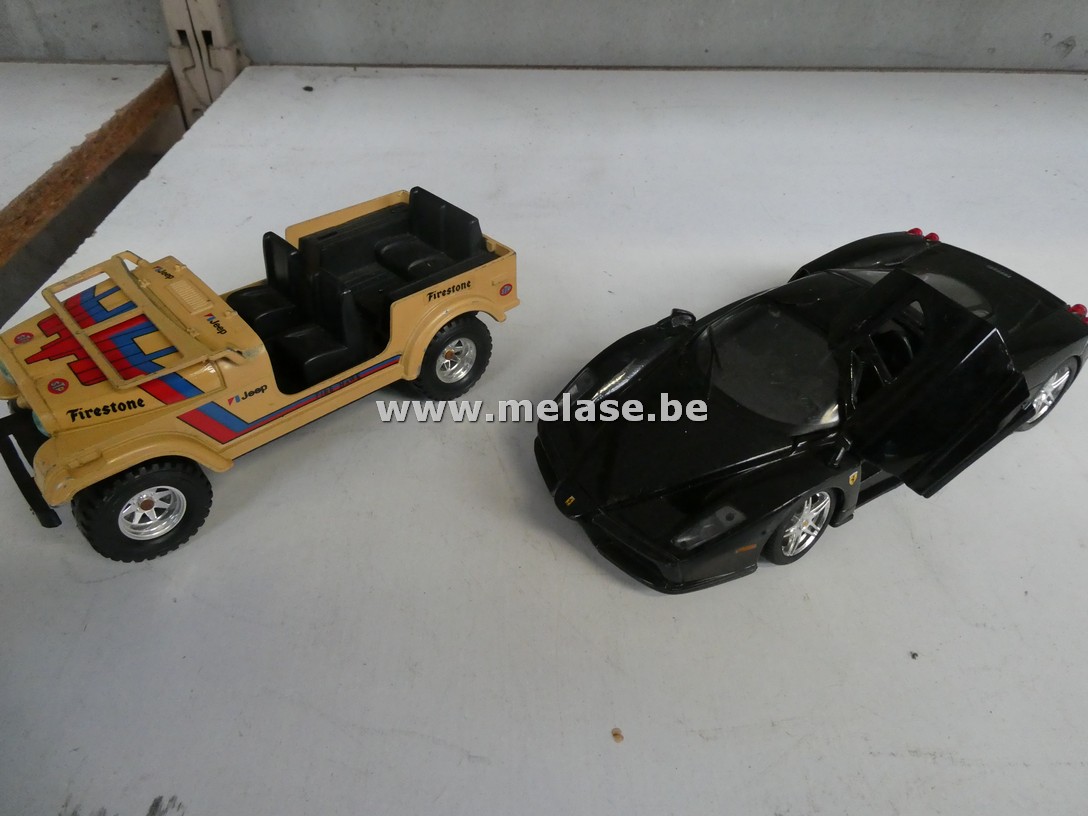 Miniatuurauto's "jeep Firestone - Ferrari"