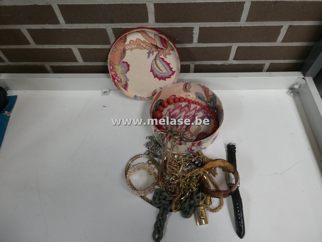 Juwelenkoffertje "rond" + inhoud
