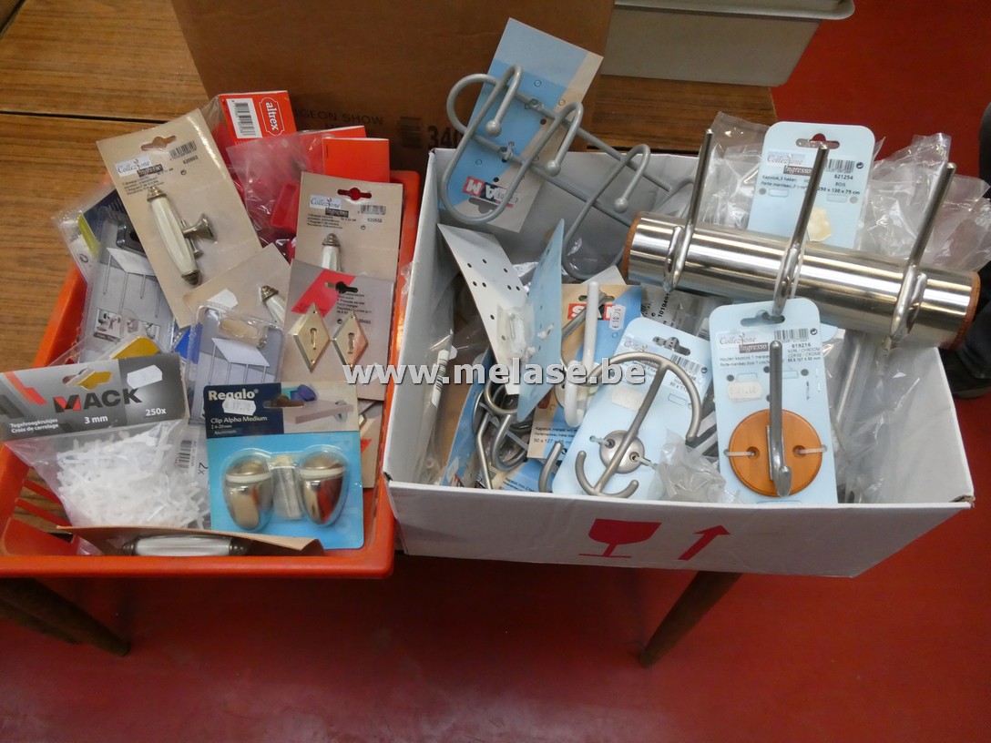 Meubelbeslag en kapstokken