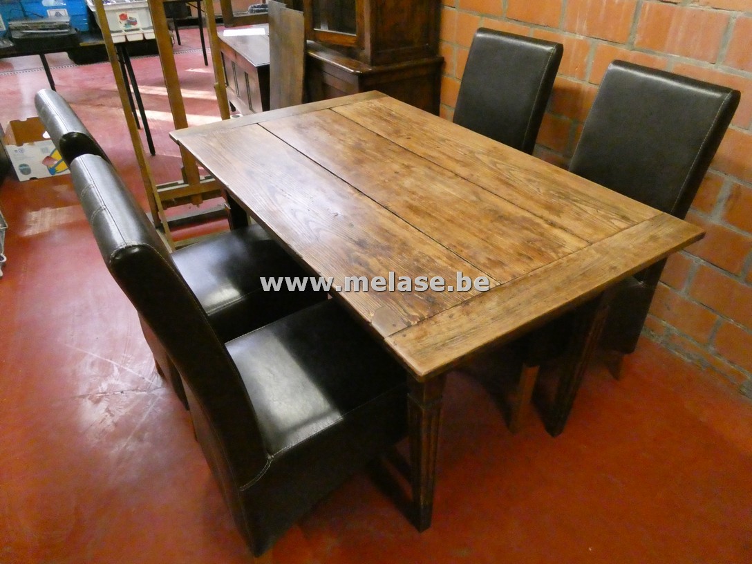 Eetkamertafel "eik"+ 4 lederen stoelen
