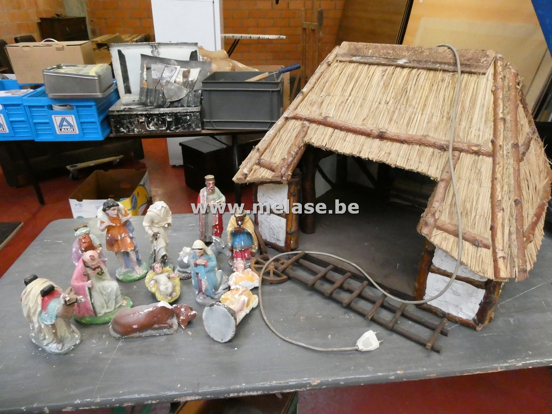 Kerststal met beelden