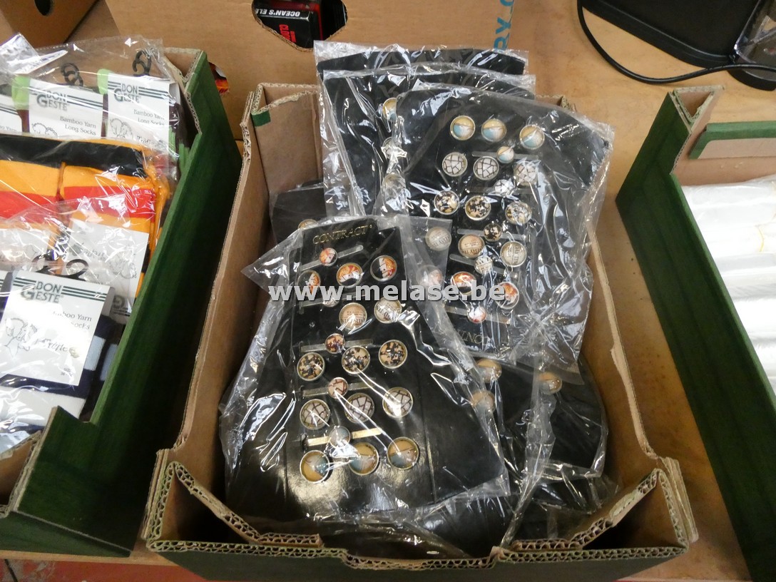 Knopen en dasspelden "Contact"