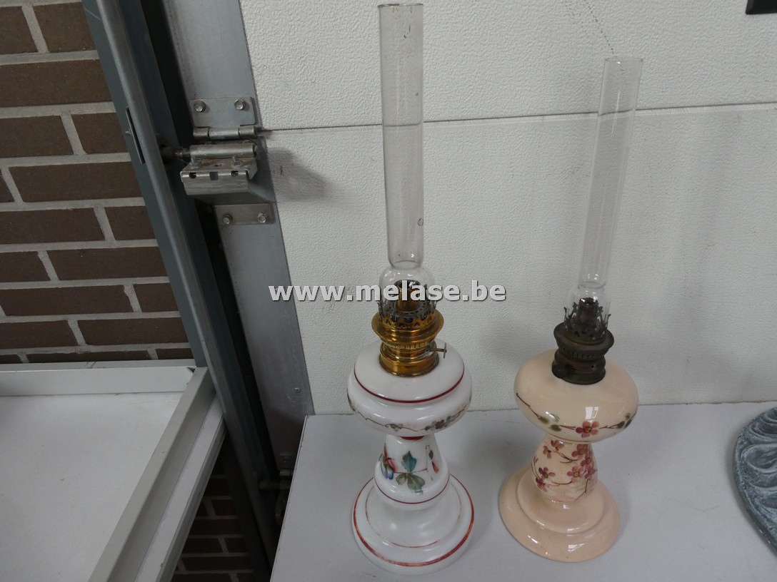Antieke porseleinen olielampen