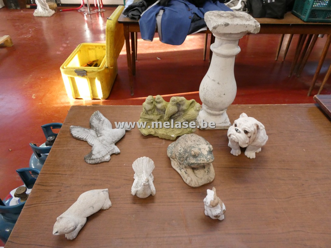 Betonnen tuinbeelden