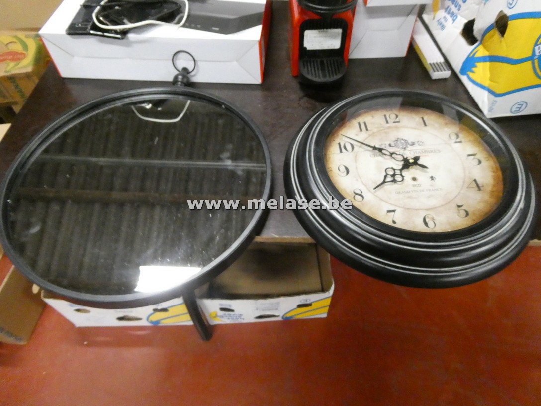 Wandklok + ronde spiegel