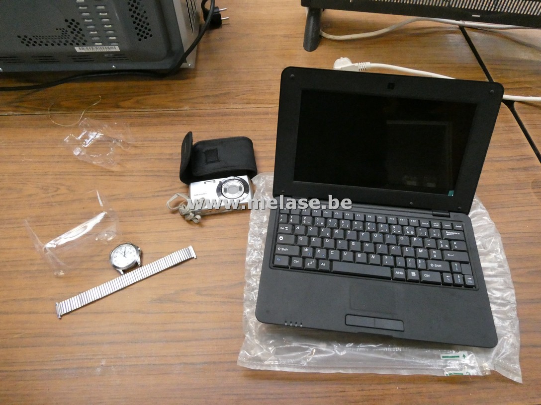 Laptop "Klipad" + digitaal fototoestel + horloge