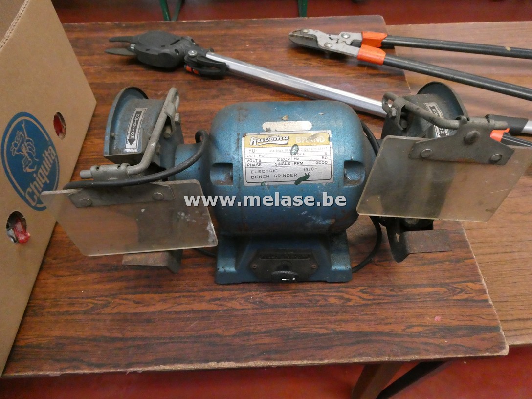 Dubbele tafelslijpmolen "Huvema brand"