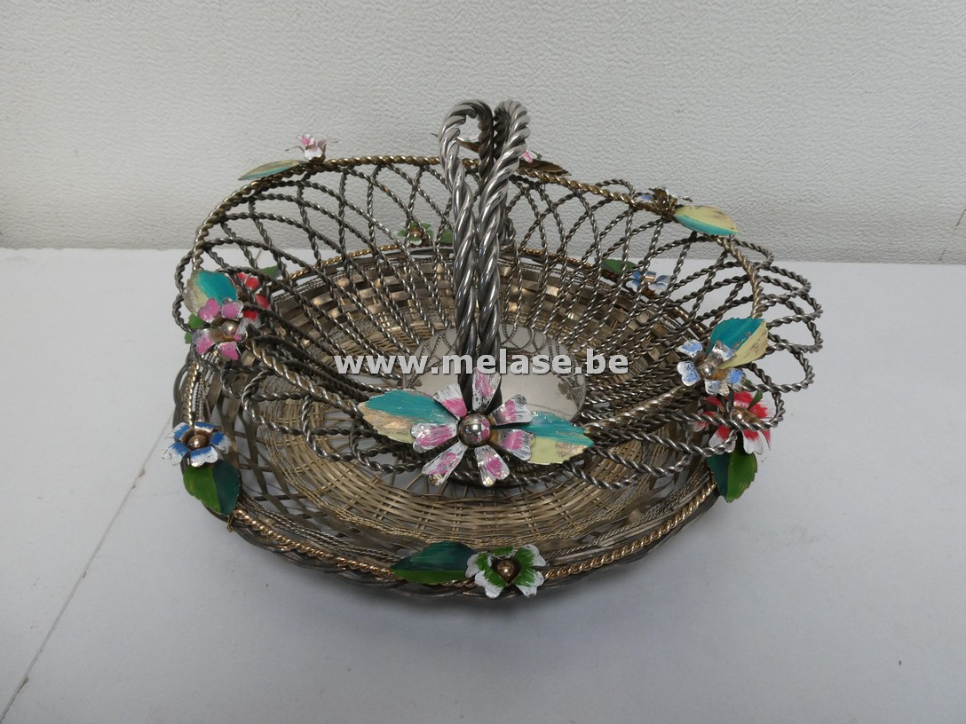 Mand en schaal "verzilverd"