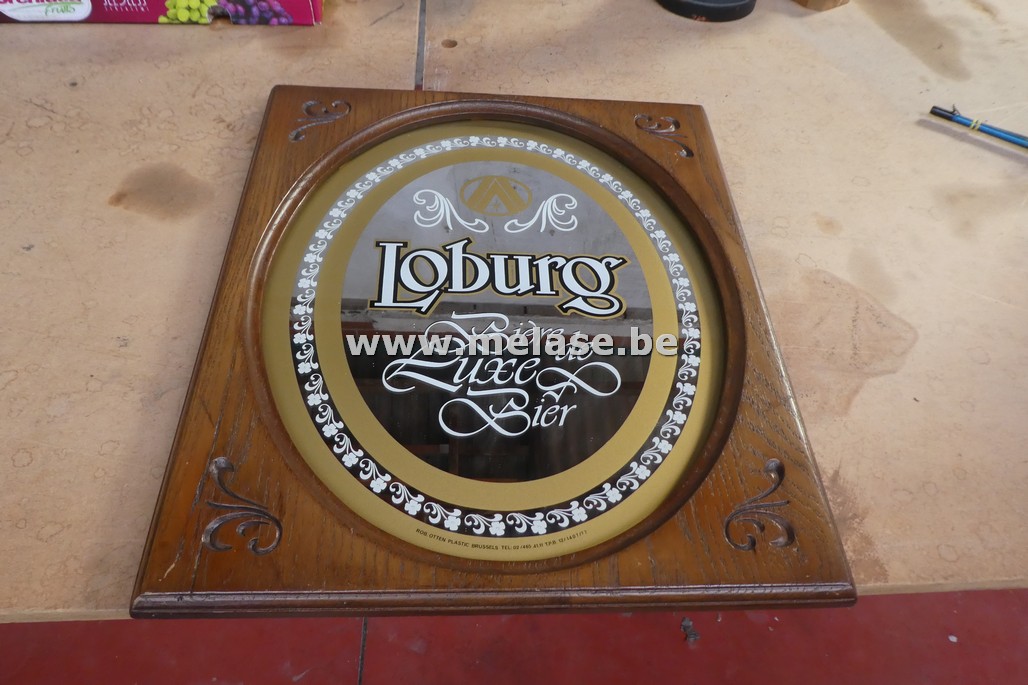 Spiegelembleem in houten kader "Loburg"