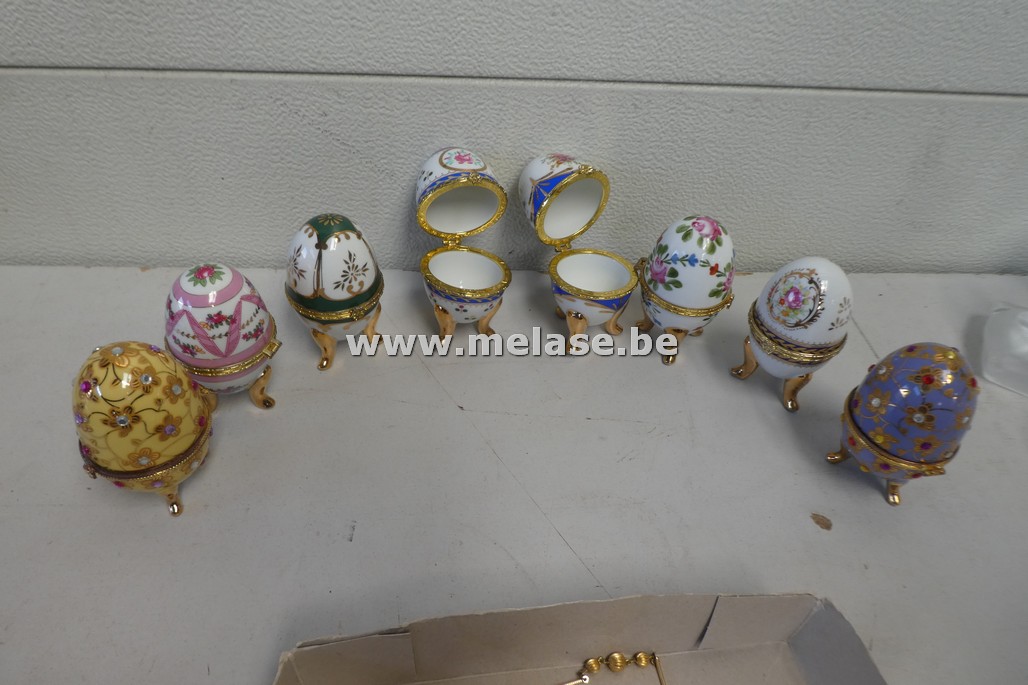 Decoratieve porseleinen sieradendoosjes  "geïnspireerd op Fabergé-eieren"