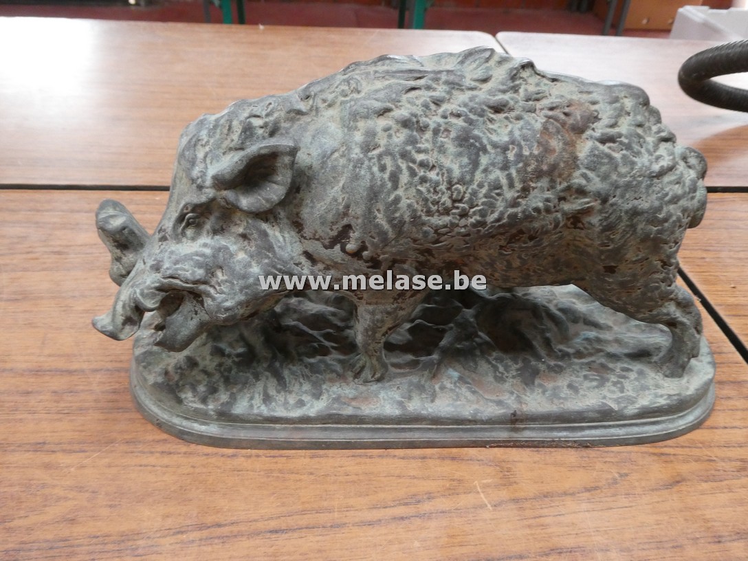 Massief metalen "everzwijn"