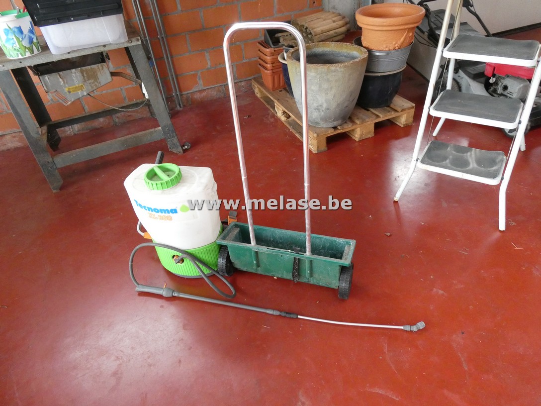 Rugsproeier "Tecmona XL300" + zaaiwagentje
