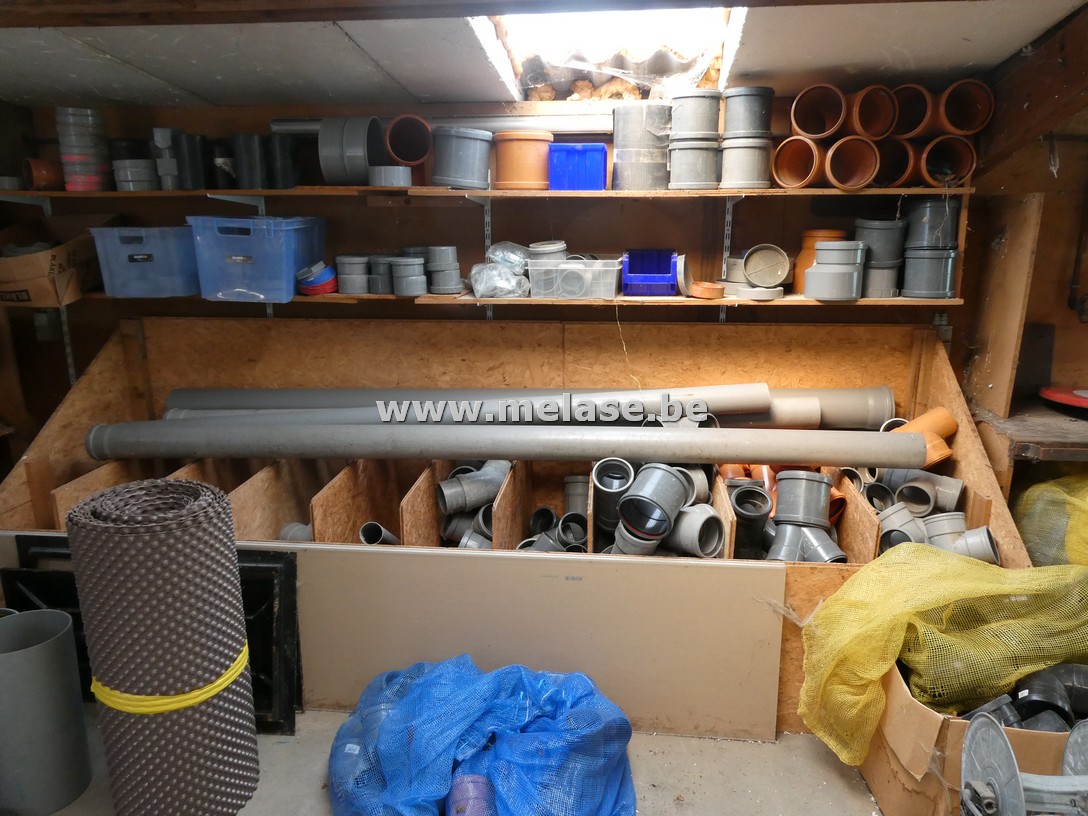 Partij PVC buizen en koppelstukken