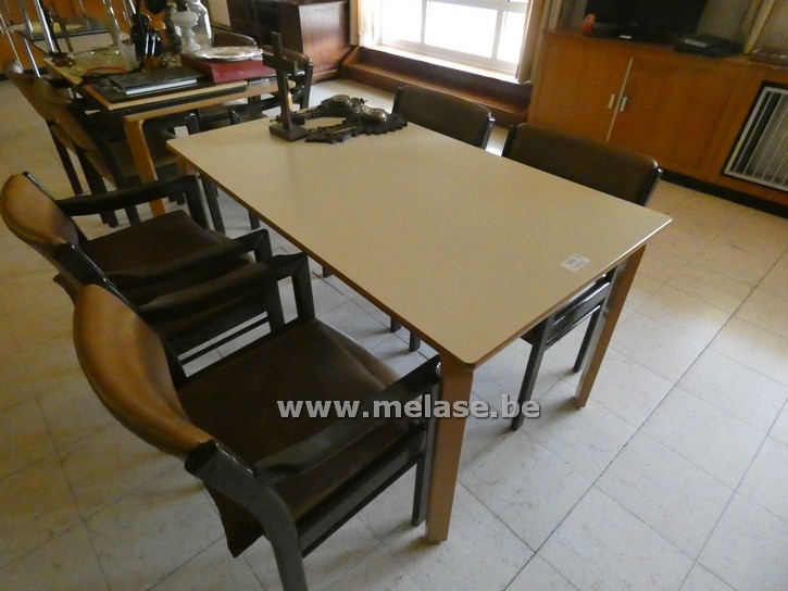 Keukentafel + 4 stoelen