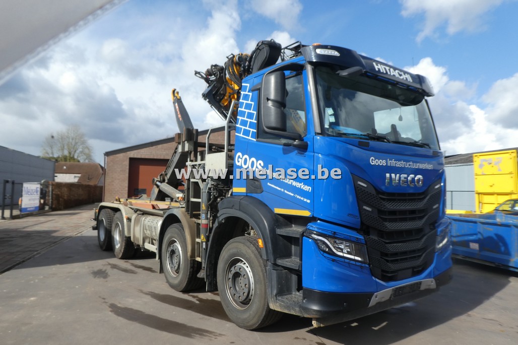 Vrachtwagen "Iveco AD360XZ"