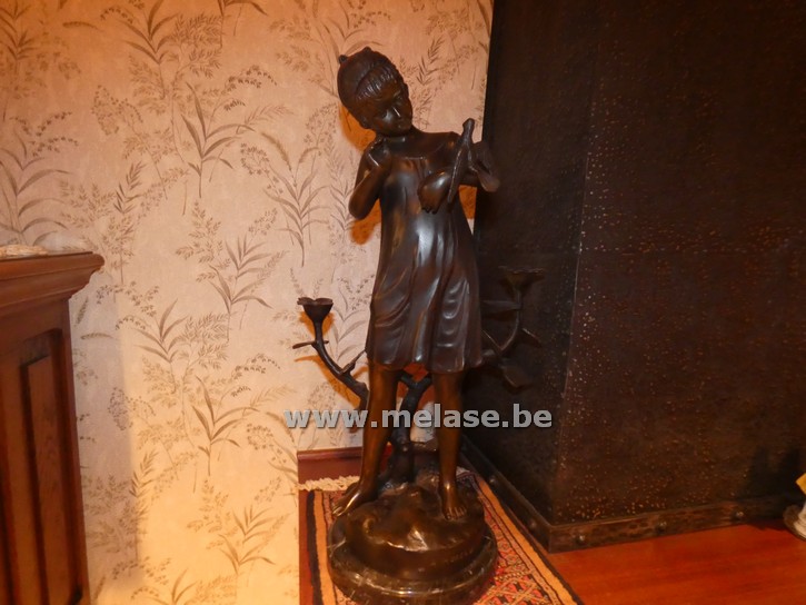 Bronzen kind met duif "A. Moreau"