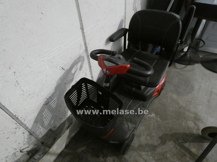 Scootmobiel "Invacare Colibri"