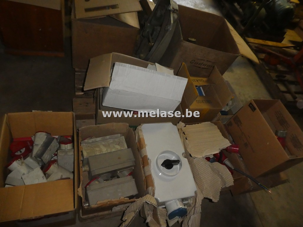 Stopcontacten "CE 4 polig + aarding"