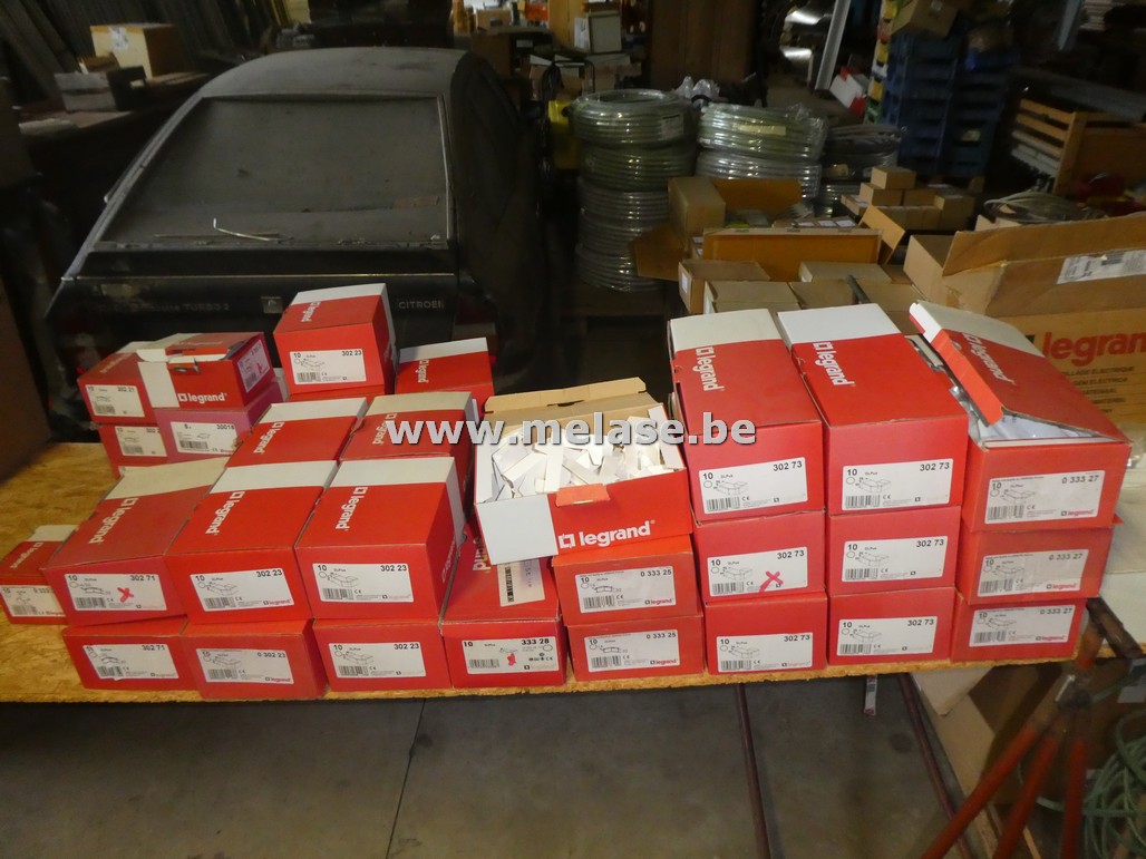 Hoeken - eindstukken - T stukken "Legrand"